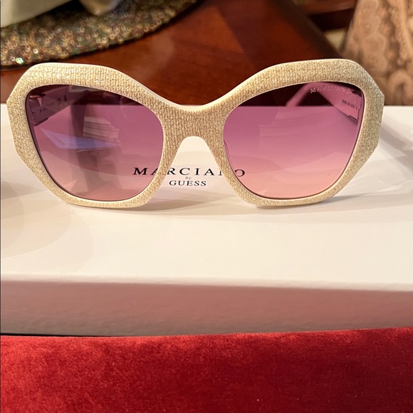 BRAND NEW GUESS BY MARCIANO GM00007 25F SUNGLASSES. NWOT - Picture 10 of 12